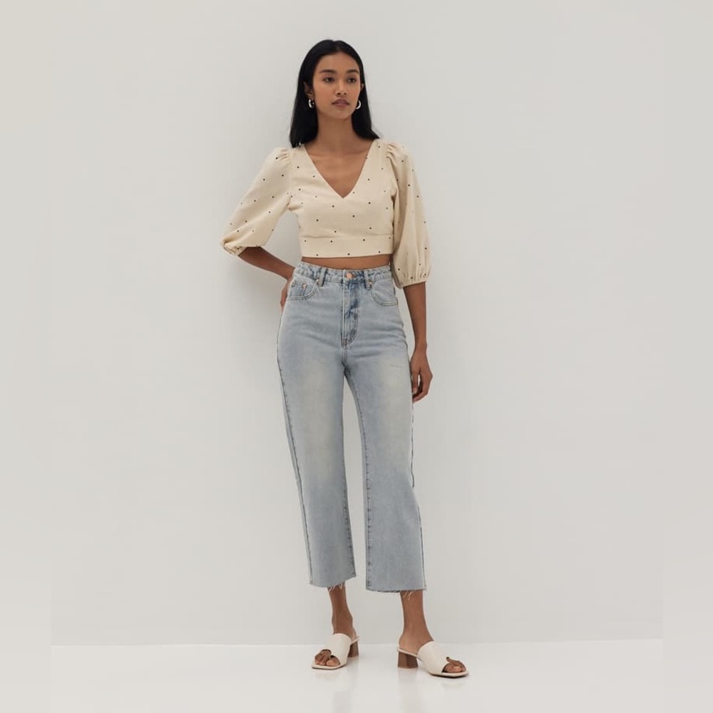 NWT Love, Bonito Women's Beige Cropped Puff Sleeve V Neck Top Size M - Picture 2 of 12